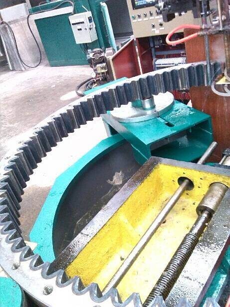 挖掘機回轉(zhuǎn)支承應用